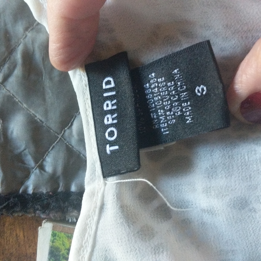 TORRID size 3(22,24), white baby doll style, extended length in back too.